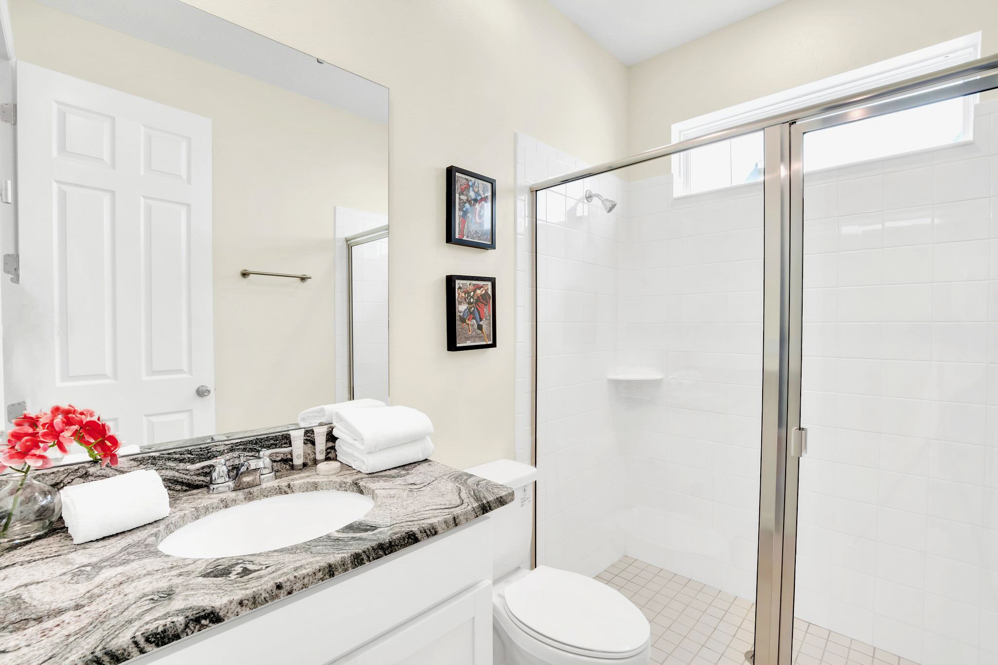 Modern En-Suite Bathroom with Spacious Standing Shower