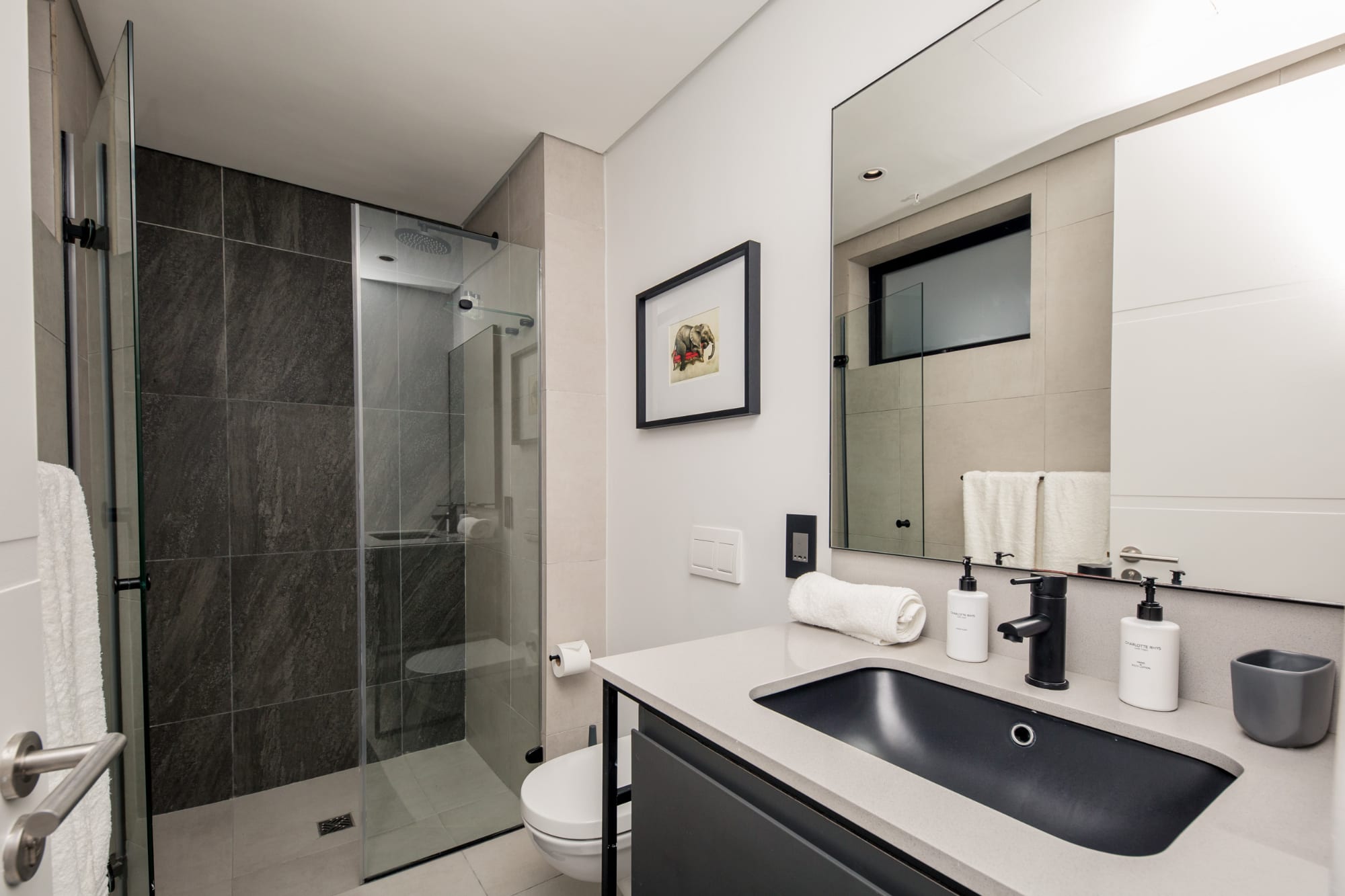 Beautifully Decorated Apartment in Cape Town Urban Signature 10