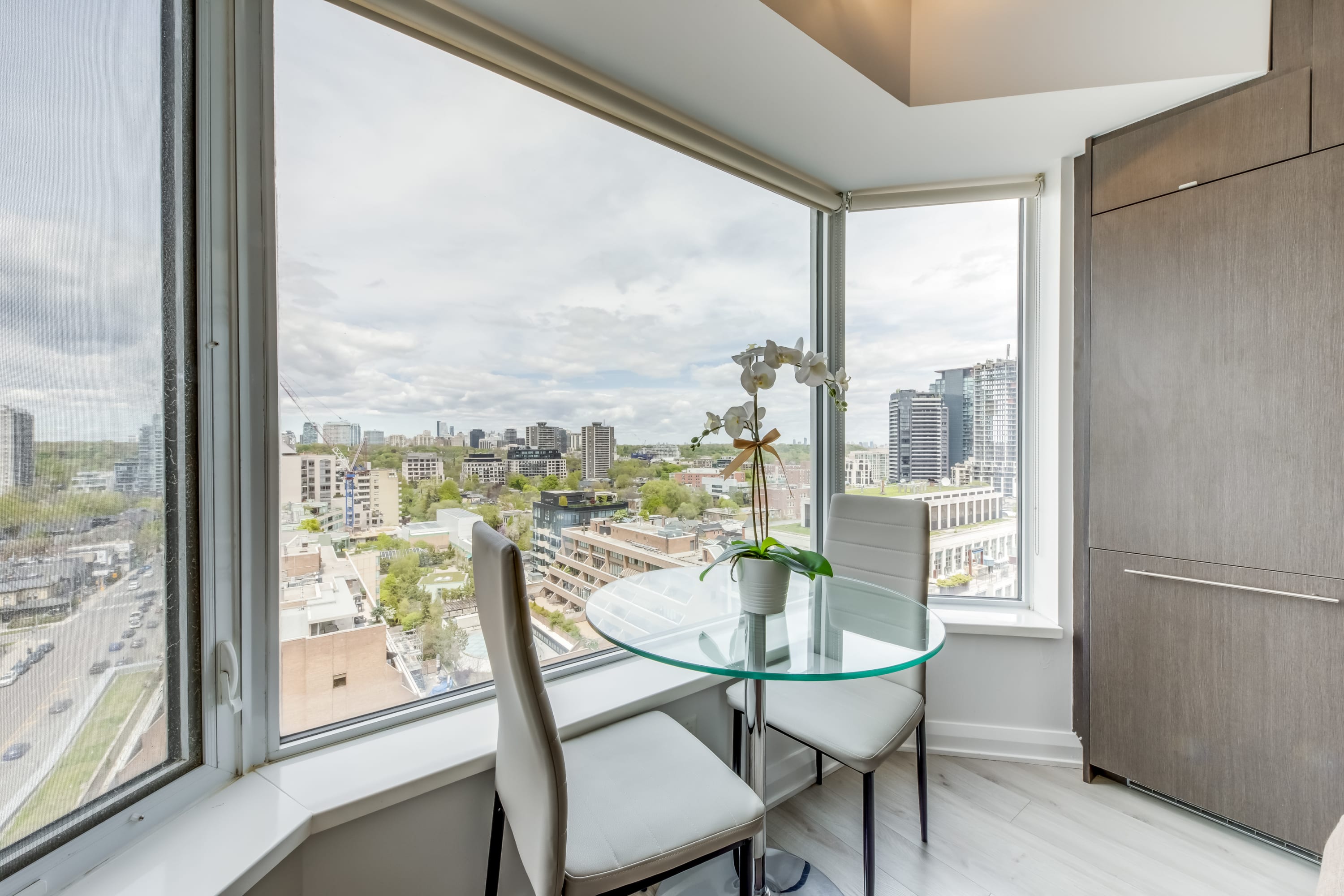 Upscale 1BR + Den in Downtown Toronto's Yorkville