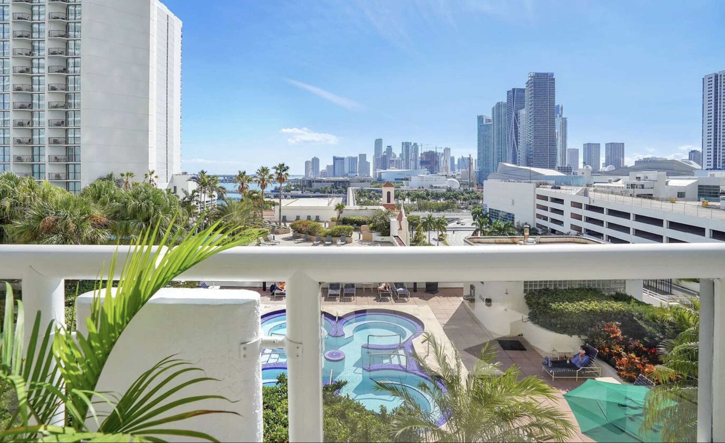 Downtown | Balcony | Sauna | Gym | Pool | StayCozy