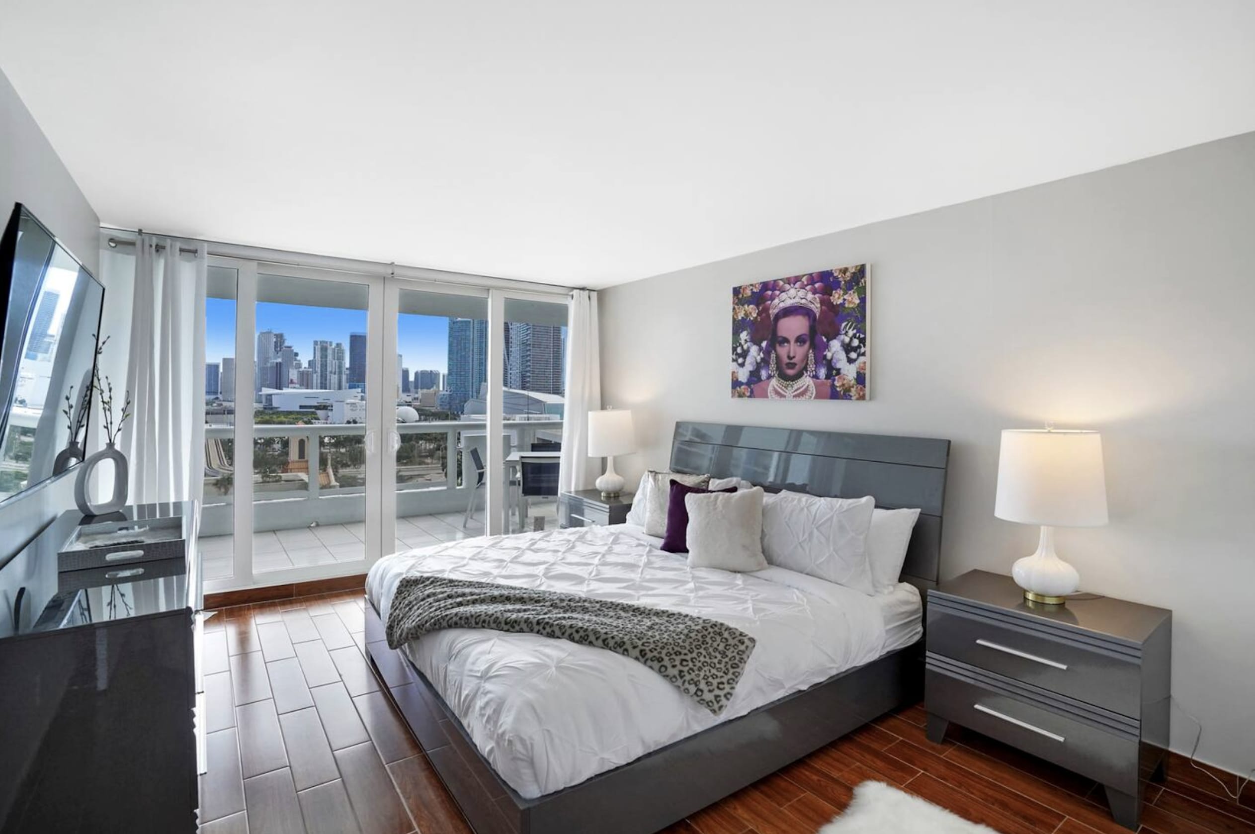 Downtown | Balcony | Sauna | Gym | Pool | StayCozy
