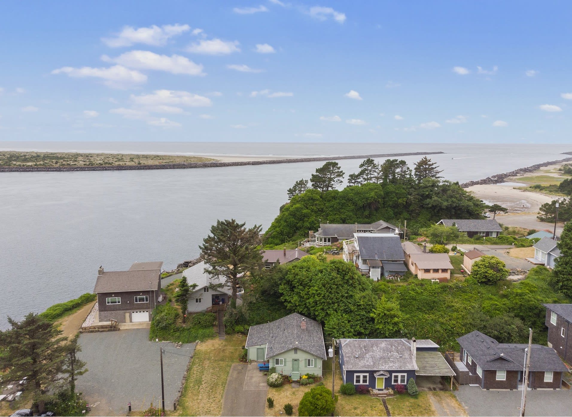 #StayInMyDistrict Hot Tub on the Jetty — Rockaway Beach, OR — vacation rental