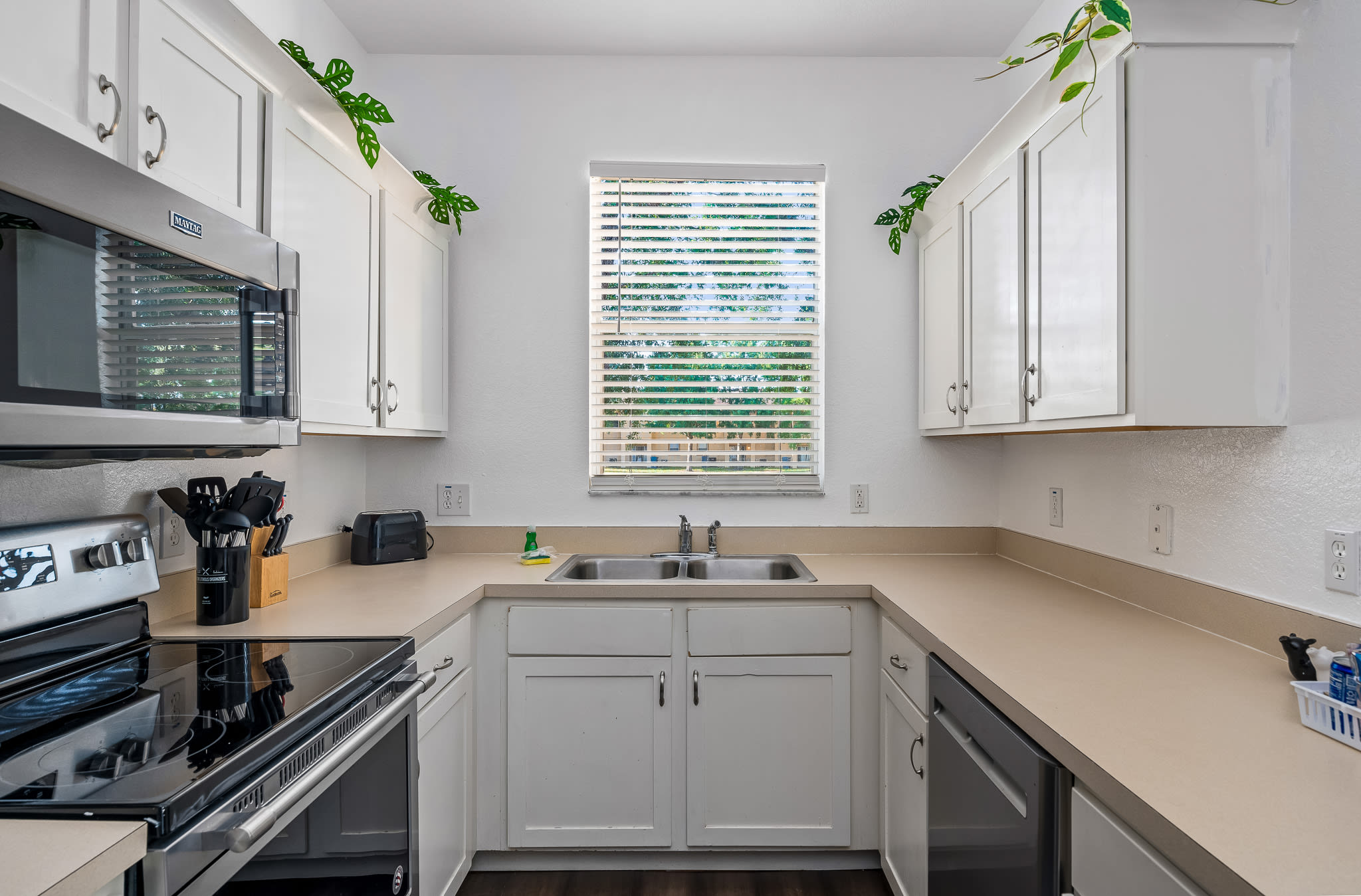 Townhome w/pool slide & lazy river