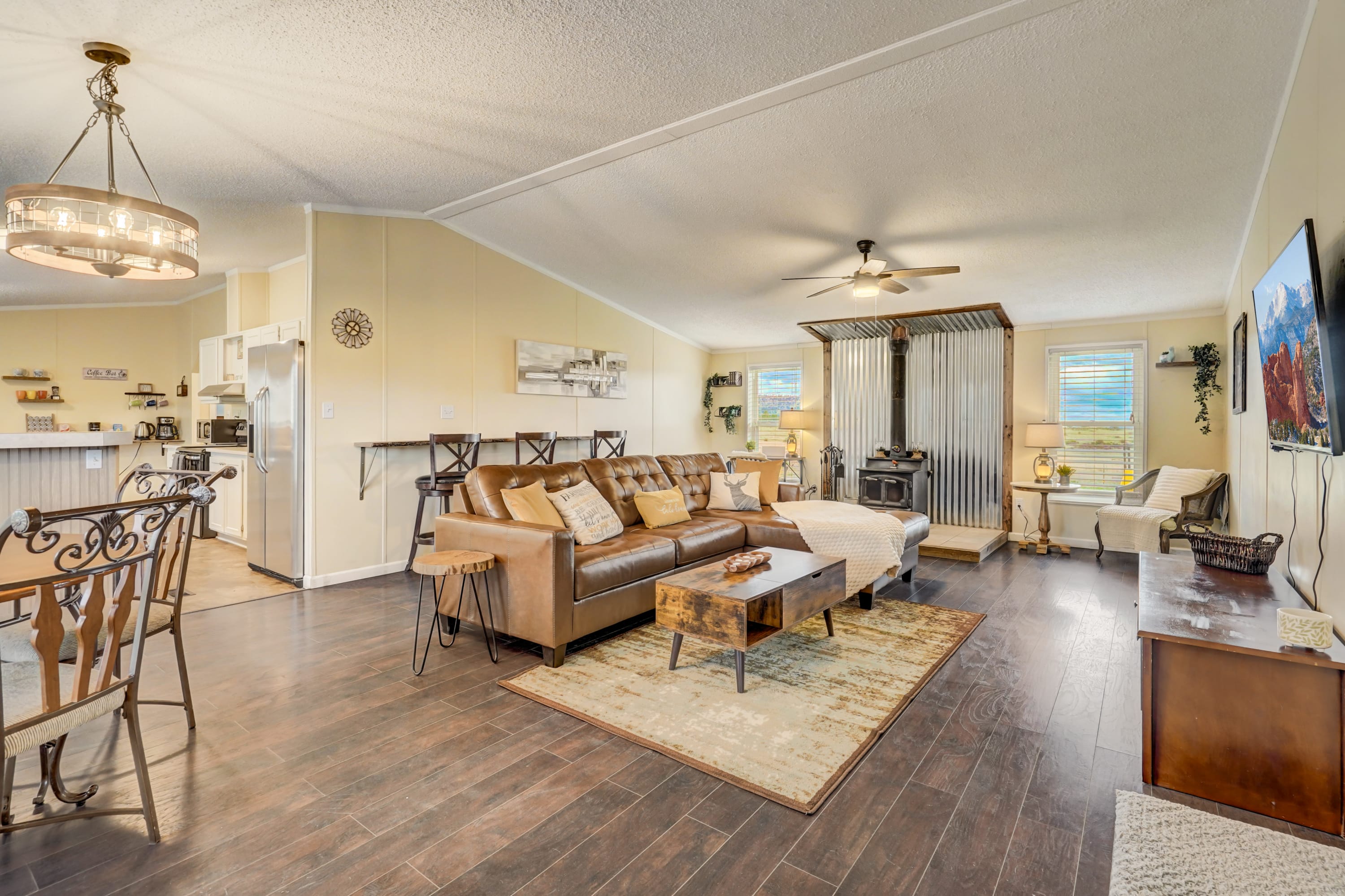 3 BD, Poker, Pool Table, Foosball, Hot tub & more! — Peyton, CO — vacation rental