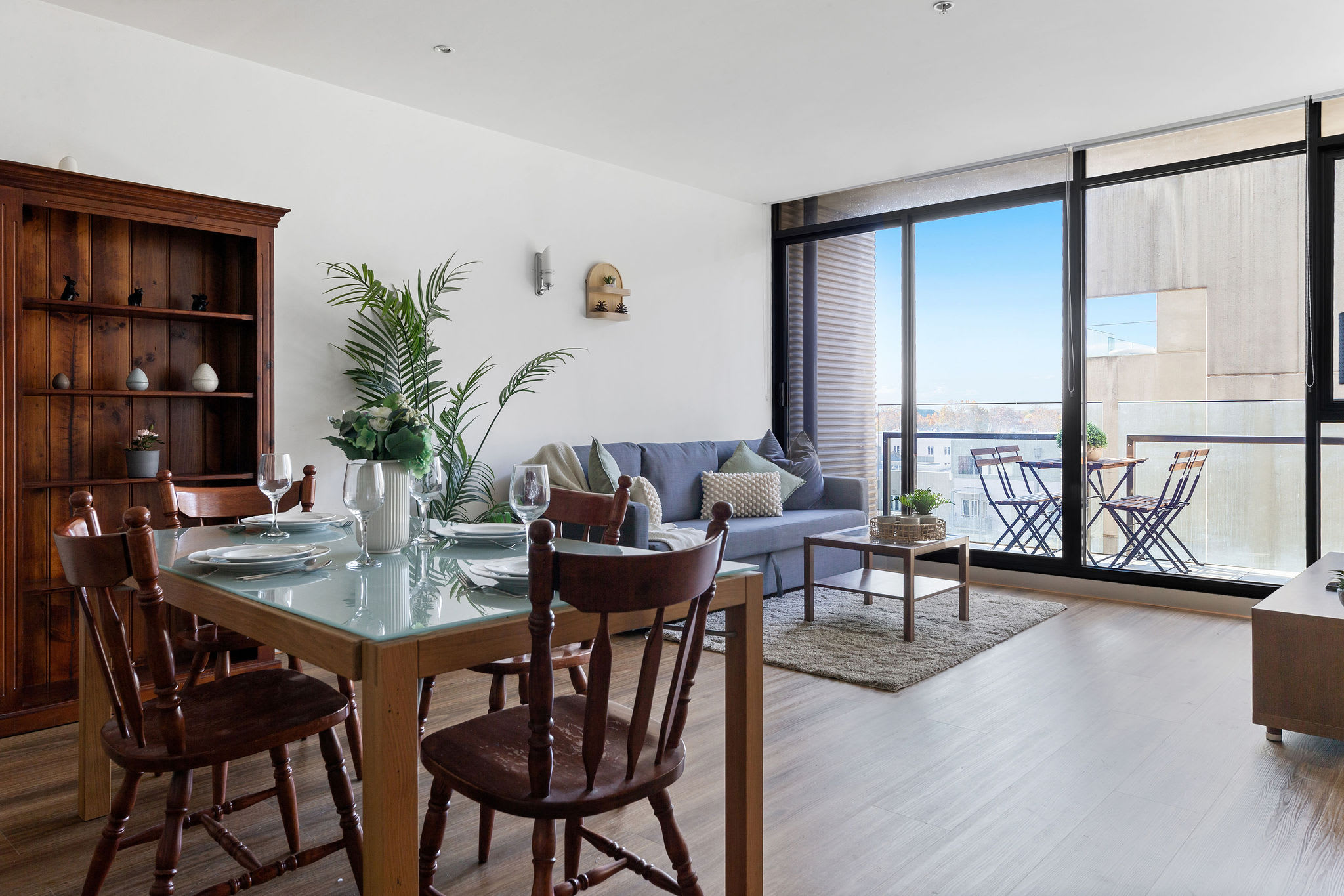 A Chic 2BR Apt Near Melbourne Uni, FREE Parking — Carlton, Victoria — vacation rental