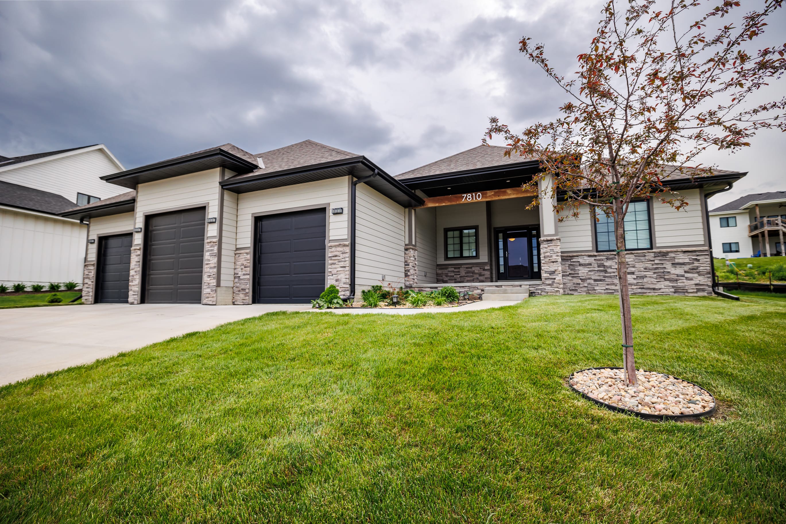 Luxury Retreat: Modern 5BR Ranch in Bennington - Photo 1