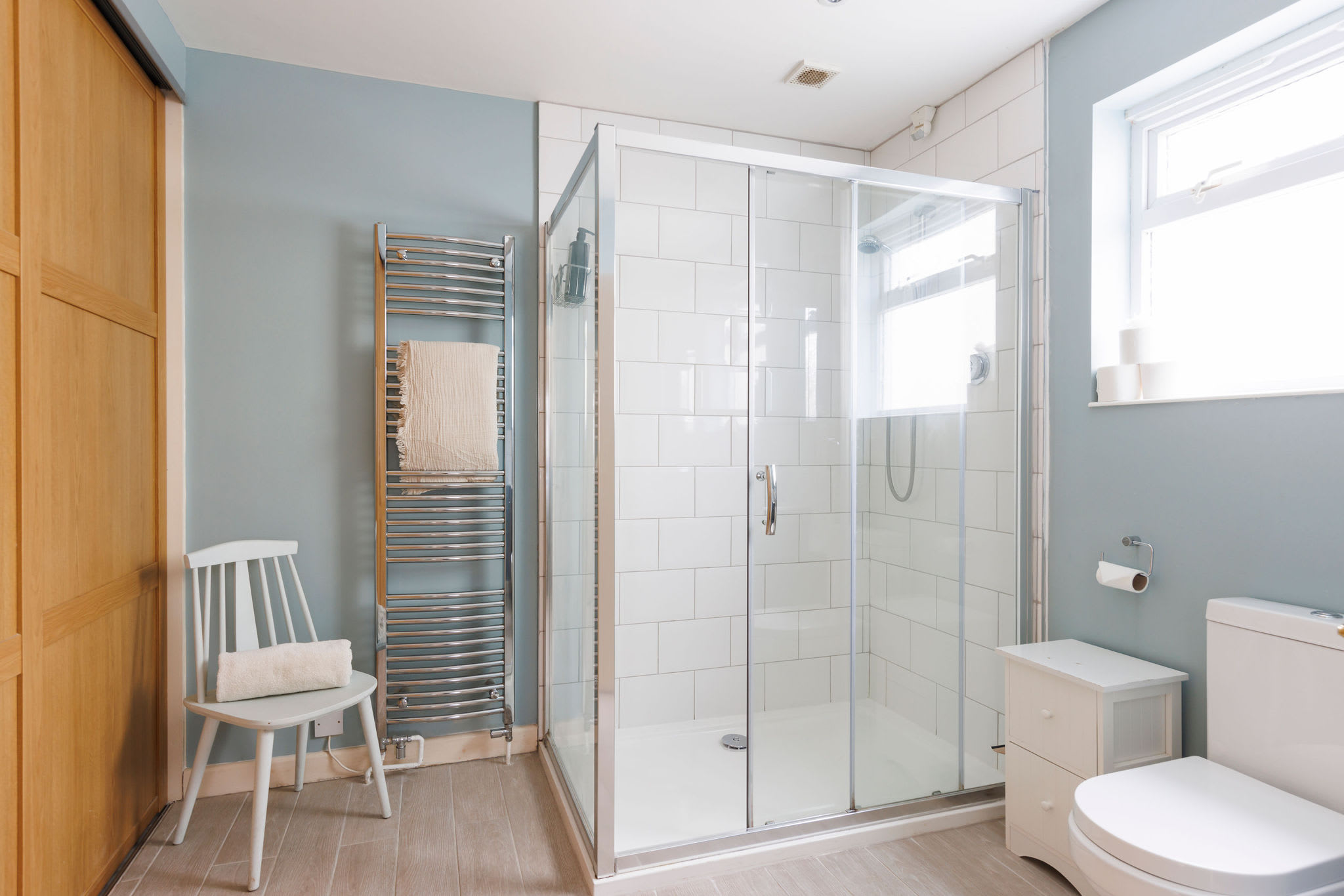 Large walk in shower.