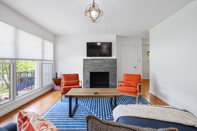 Forest Glen Silver Spring Gem – Parking
