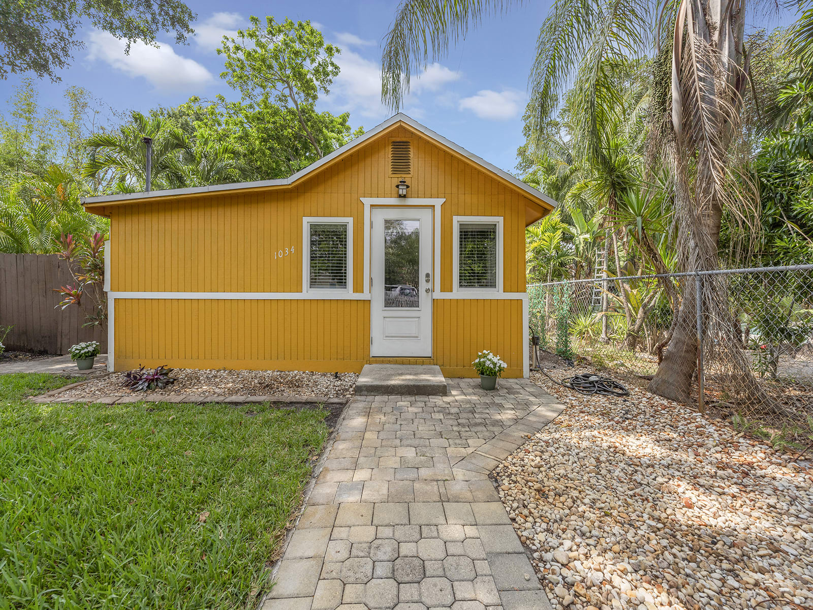 Lush Tropical Garden Home - Photo 1