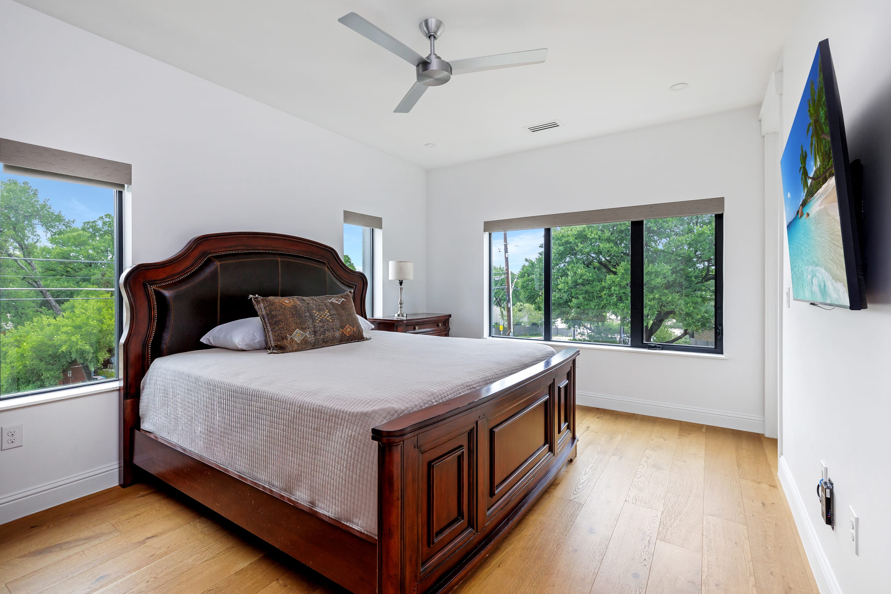 3 BR, Walk In Showers, South Side | Zilker Zen