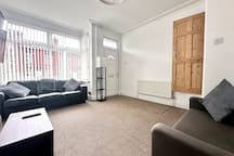 Cozy 3-Story Home near City Center — West Yorkshire, England — vacation rental