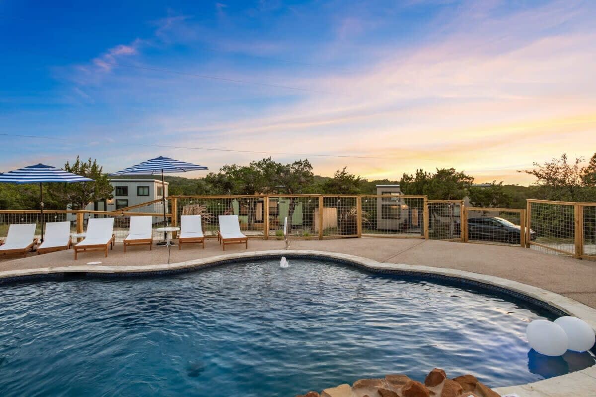 Tiny Home, Pool, Dripping Springs