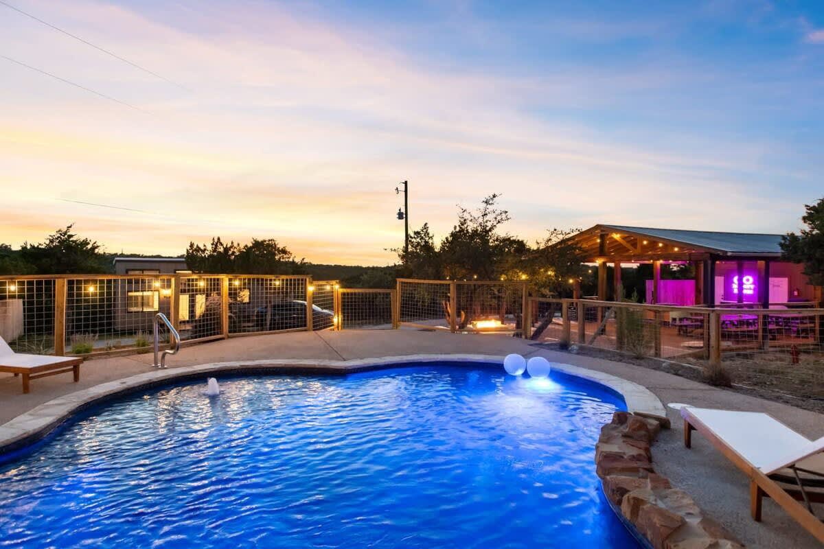 Tiny Home, Pool, Dripping Springs