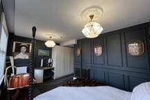 Stunning City Centre Apartment 1 - Photo 8