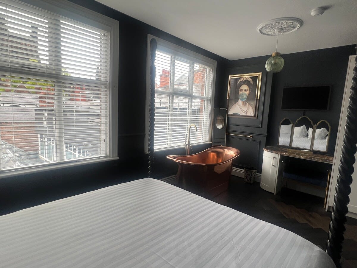 Stunning City Centre Apartment 1 - Photo 17