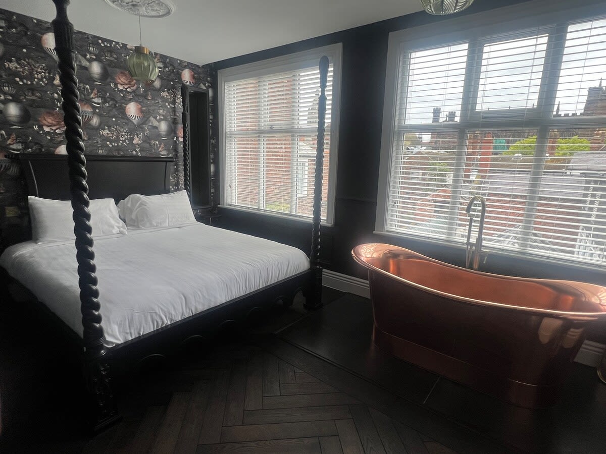 Stunning City Centre Apartment 1 - Photo 22