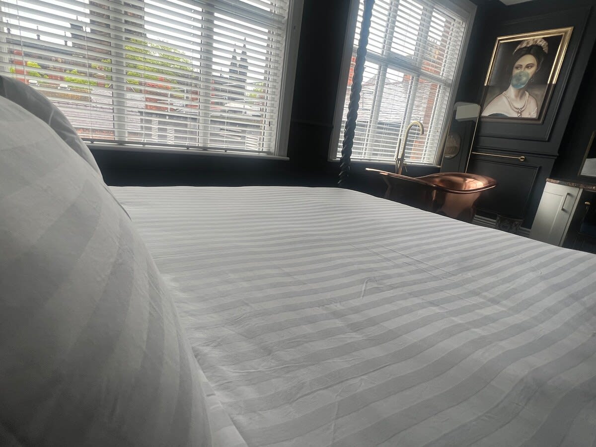 Stunning City Centre Apartment 1 - Photo 16
