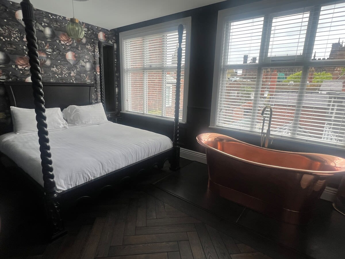 Stunning City Centre Apartment 1 - Photo 20