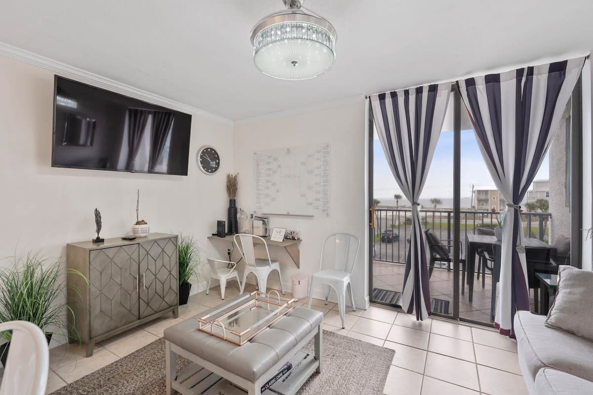 Direct Gulf Views Beach Pool Boat Marina Sleeps 4! — Gulf Shores, AL — vacation rental