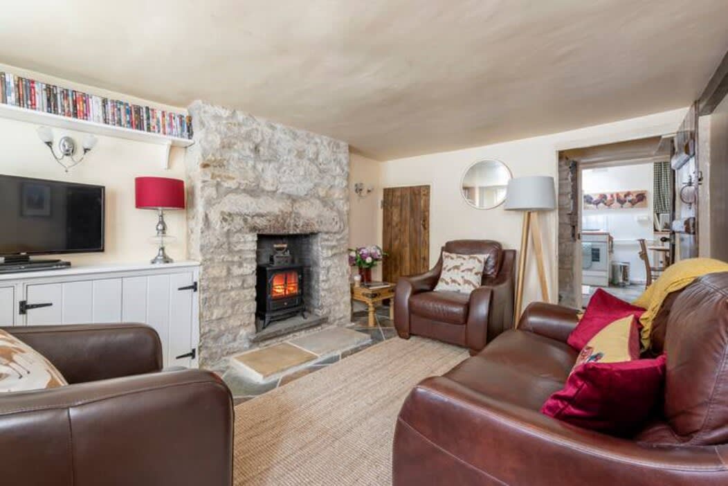 Historic Cottage In Tetbury Centre With Private Roof Terrace — Tetbury, England — vacation rental
