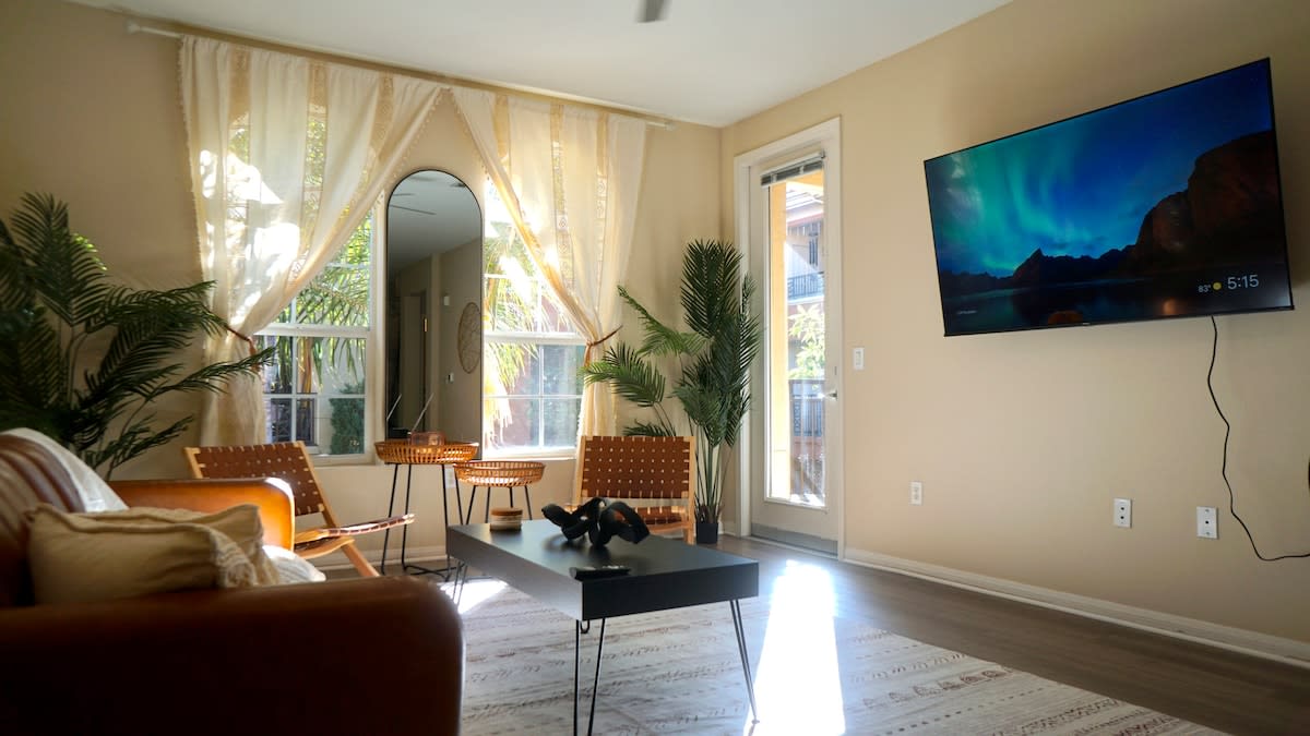 Spacious 2-BR APT Near Disneyland Pool+Hot Tub+GYM - Picture 1