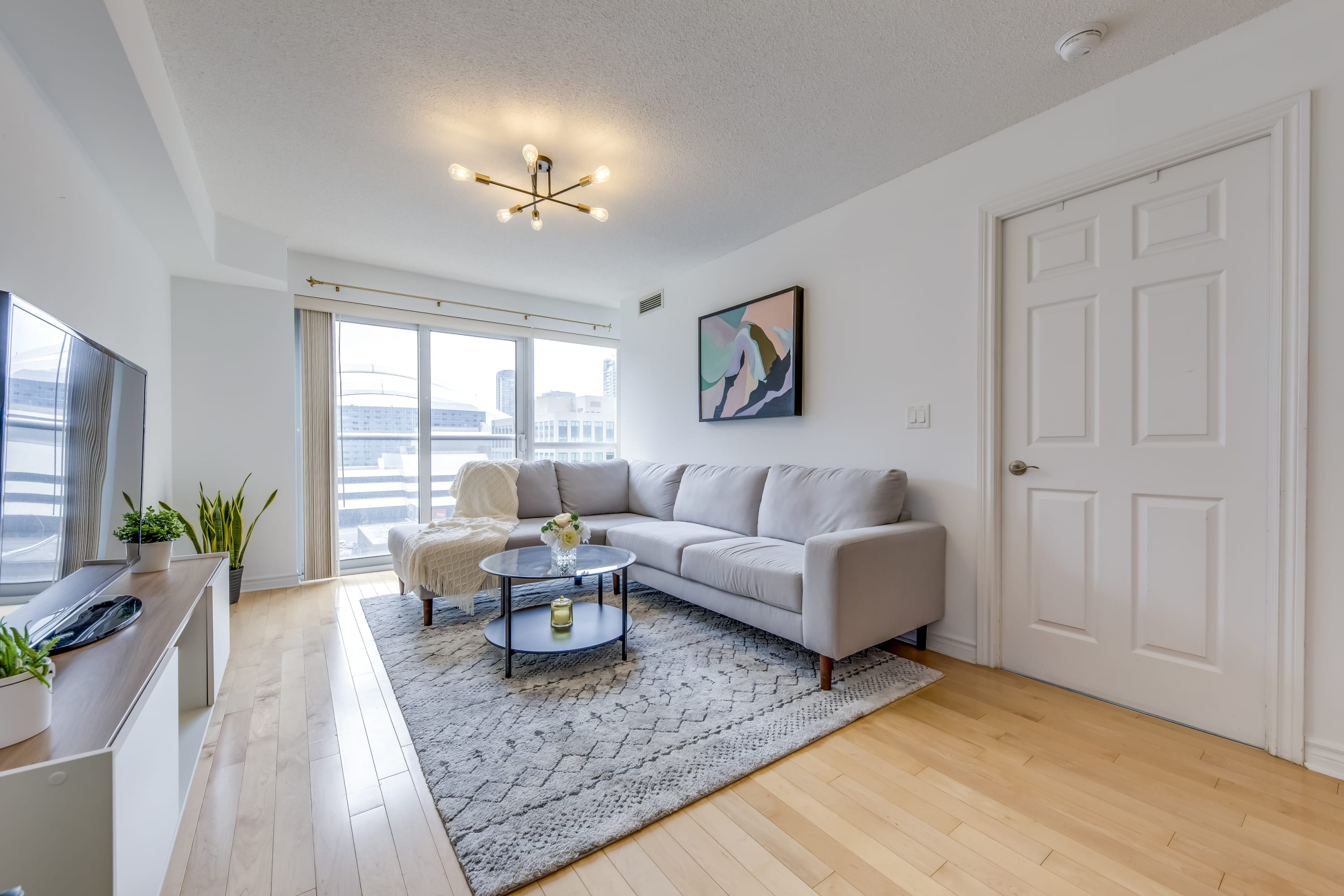 250 wellington st w 3