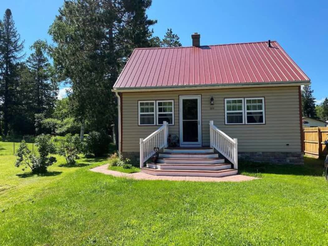 Charming Cottage Near Ski Hills And Trails - Cozy Rustic Retreat - Ironwood, MI