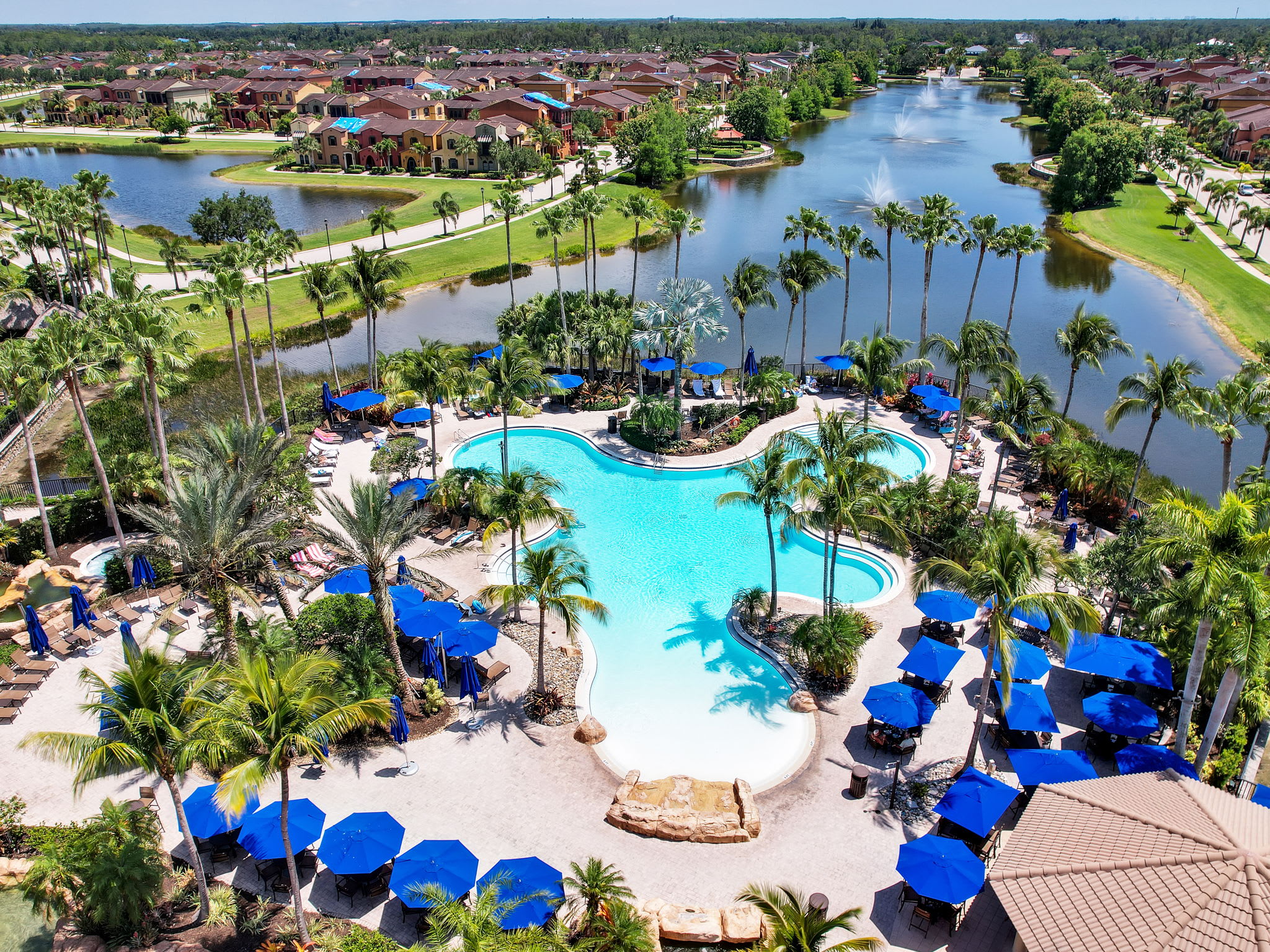 Paseo resort townhouse w/ pool access & balcony