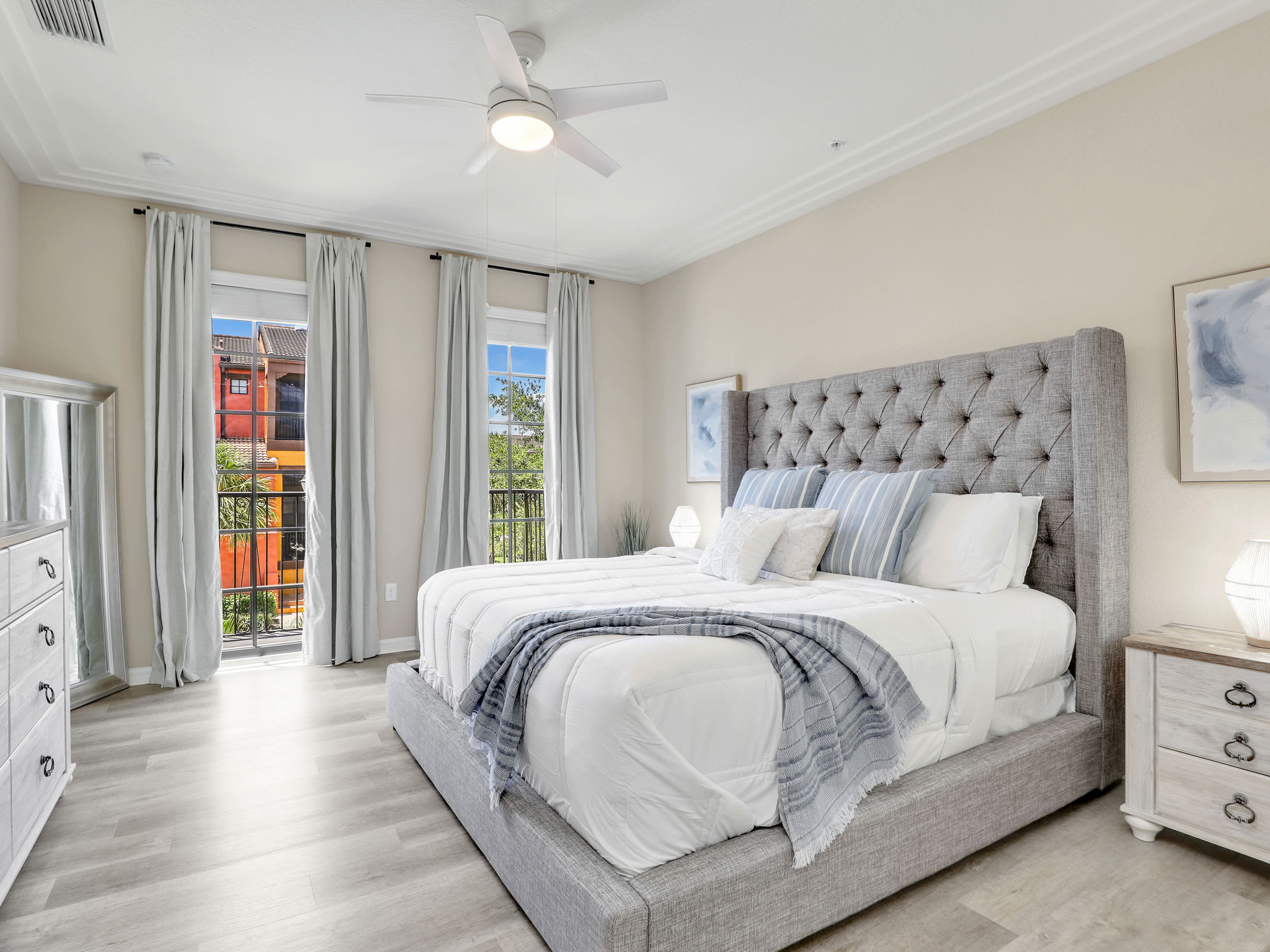 Paseo resort townhouse w/ pool access & balcony
