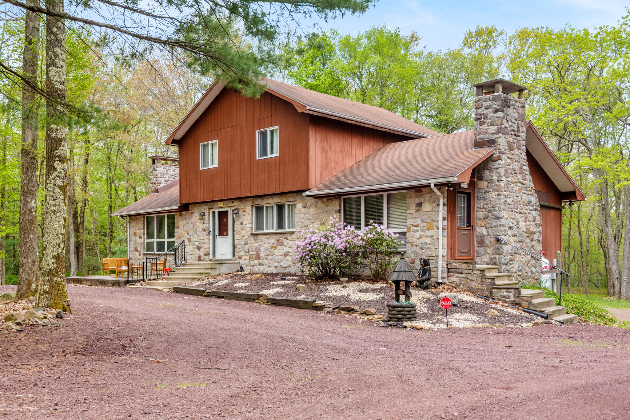Luxury 4BR: Hot Tub, Pool Table & Movie Room