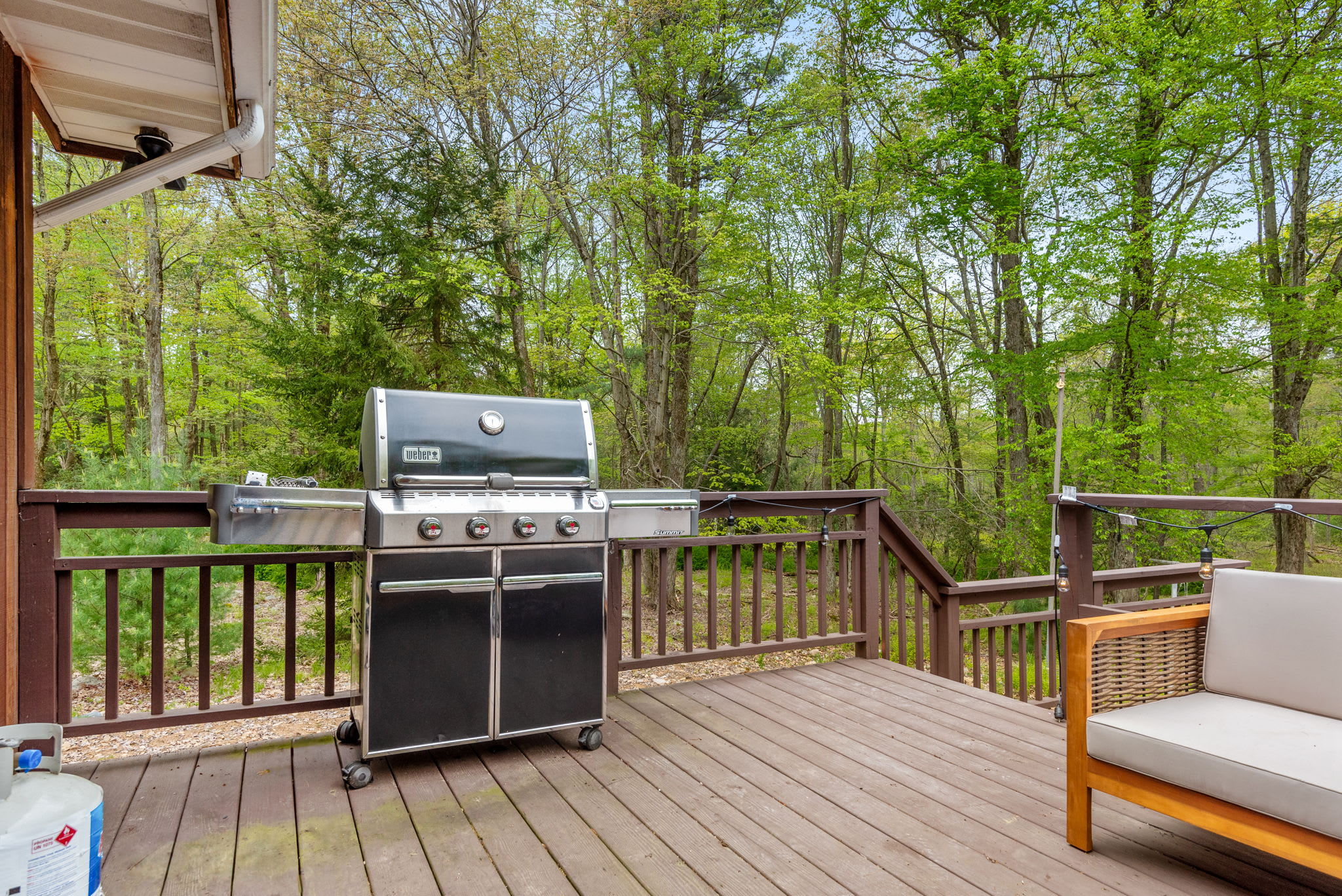 A full outdoor barbecue setup with a large grill and comfortable seating, making it easy to enjoy al fresco dining in a stunning natural setting.