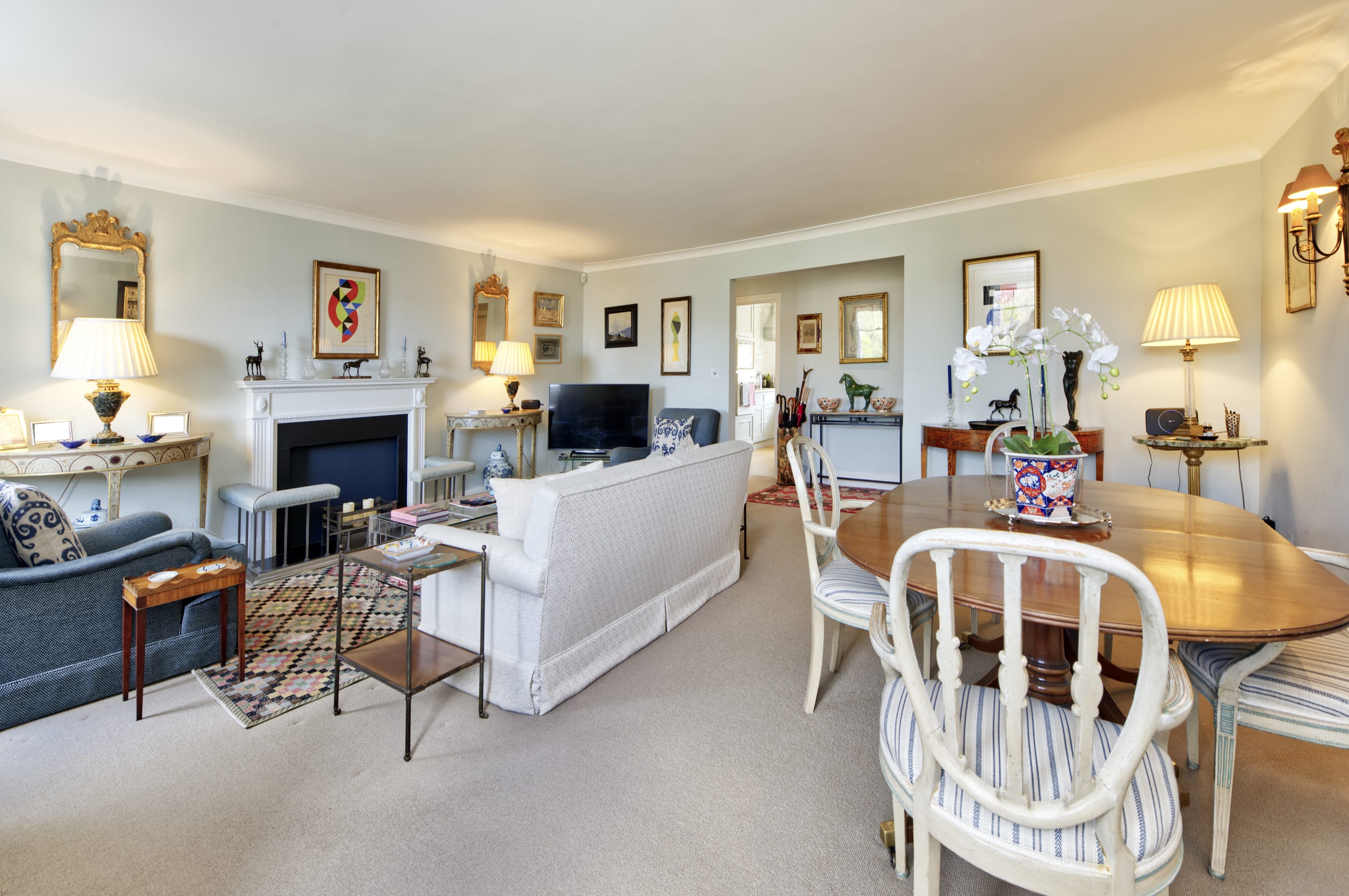 Beautiful & Spacious, 2 Bed in South Kensington in Onslow Square 38 SW7 3NS - Property image 10 - VivreStays