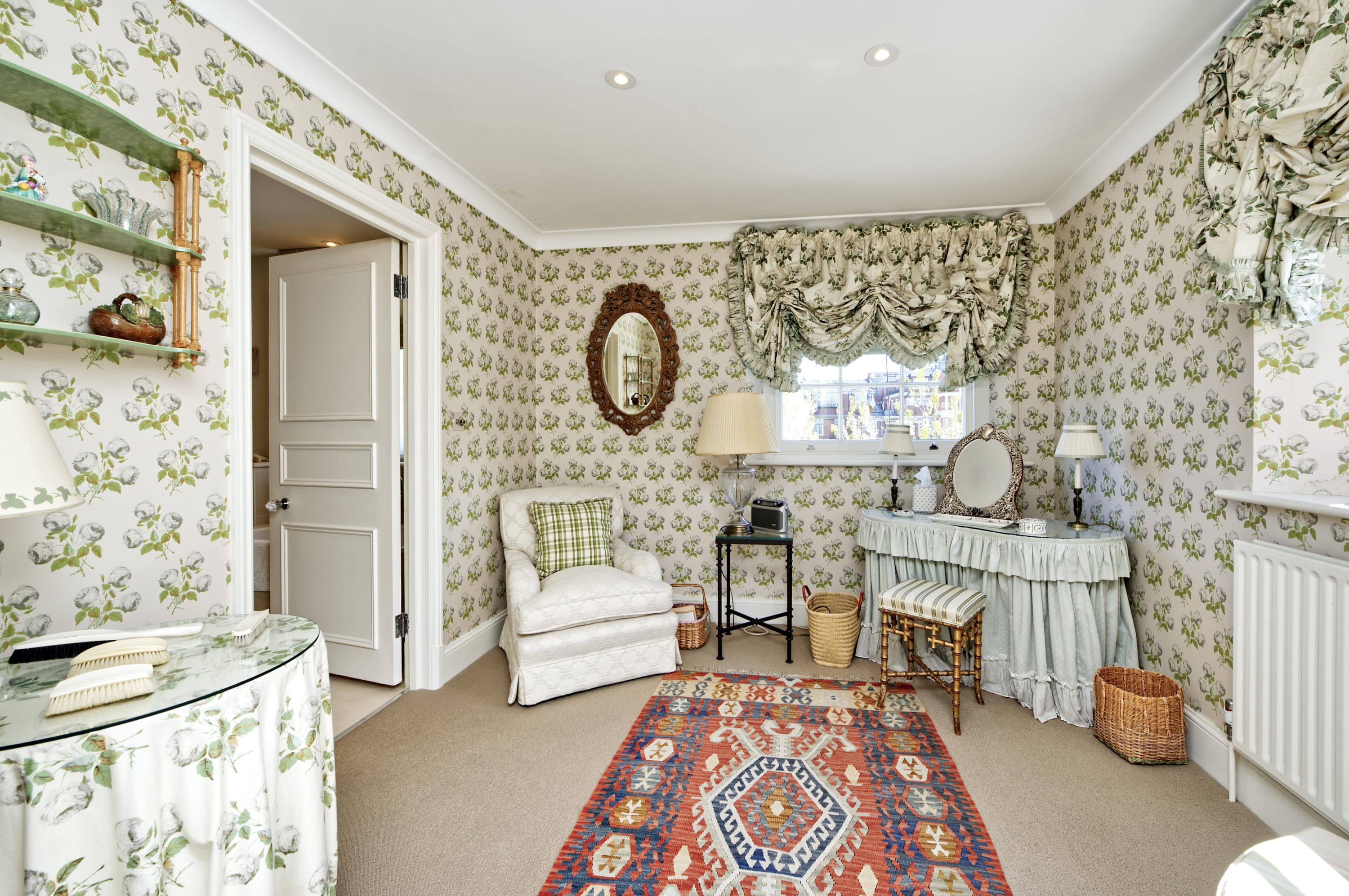 Beautiful & Spacious, 2 Bed in South Kensington in Onslow Square 38 SW7 3NS - Property image 7 - VivreStays
