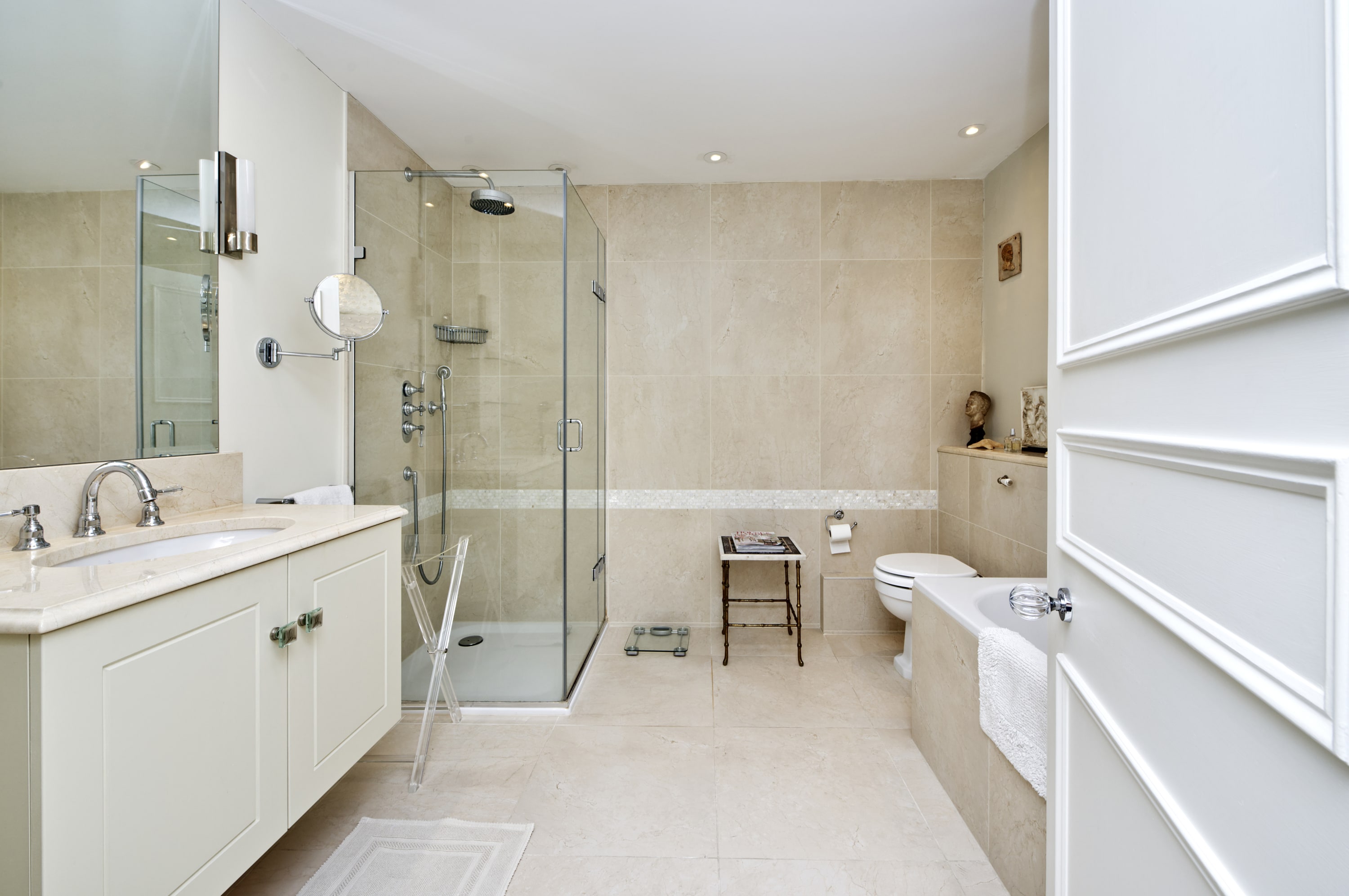 Beautiful & Spacious, 2 Bed in South Kensington in Onslow Square 38 SW7 3NS - Property image 11 - VivreStays