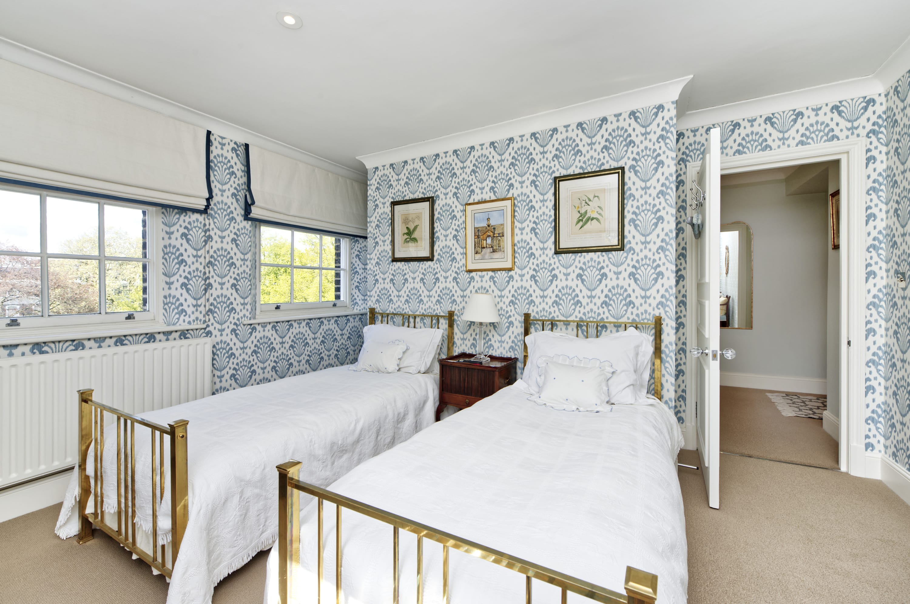 Beautiful & Spacious, 2 Bed in South Kensington in Onslow Square 38 SW7 3NS - Property image 4 - VivreStays