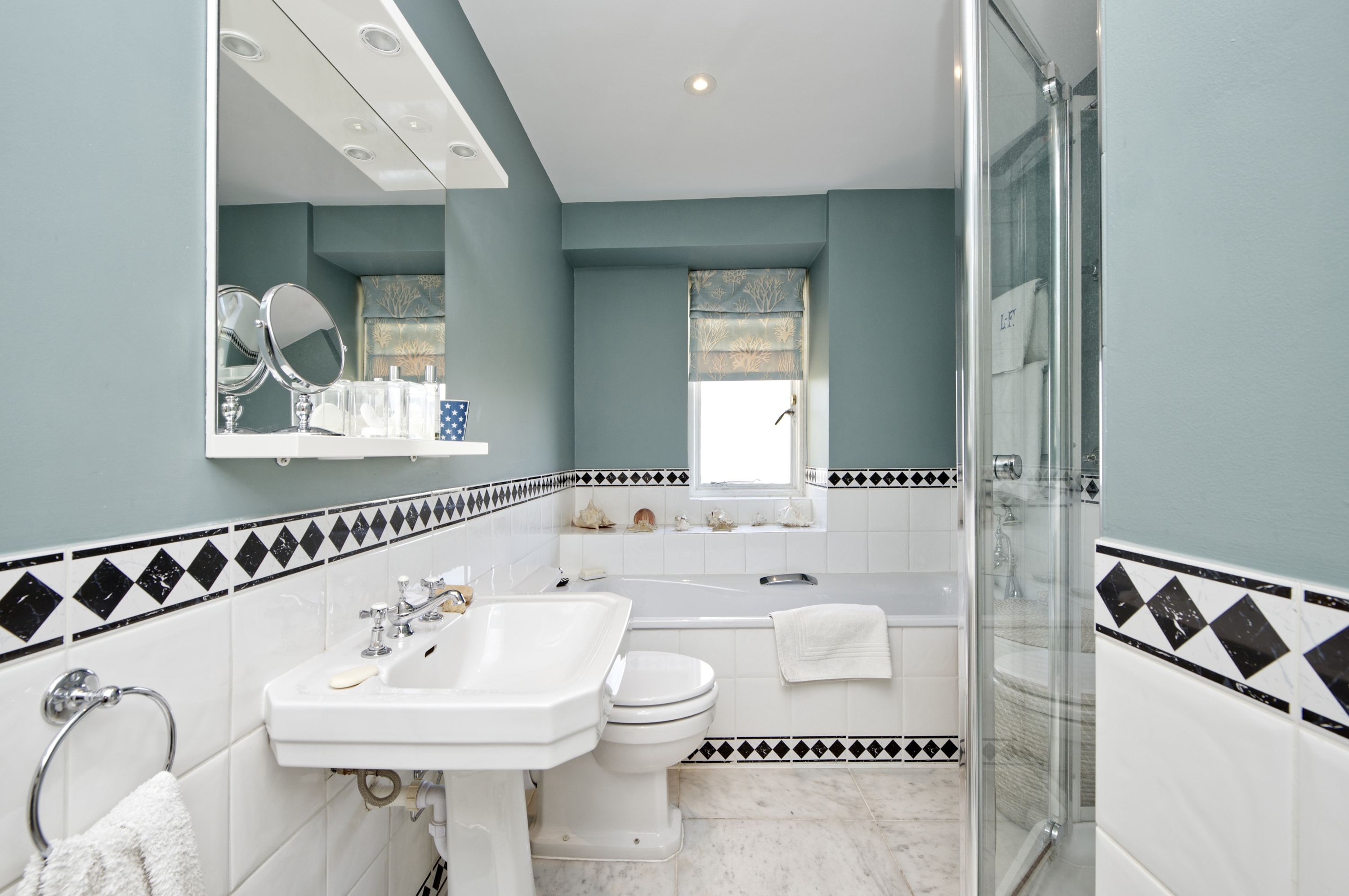 Beautiful & Spacious, 2 Bed in South Kensington in Onslow Square 38 SW7 3NS - Property image 12 - VivreStays