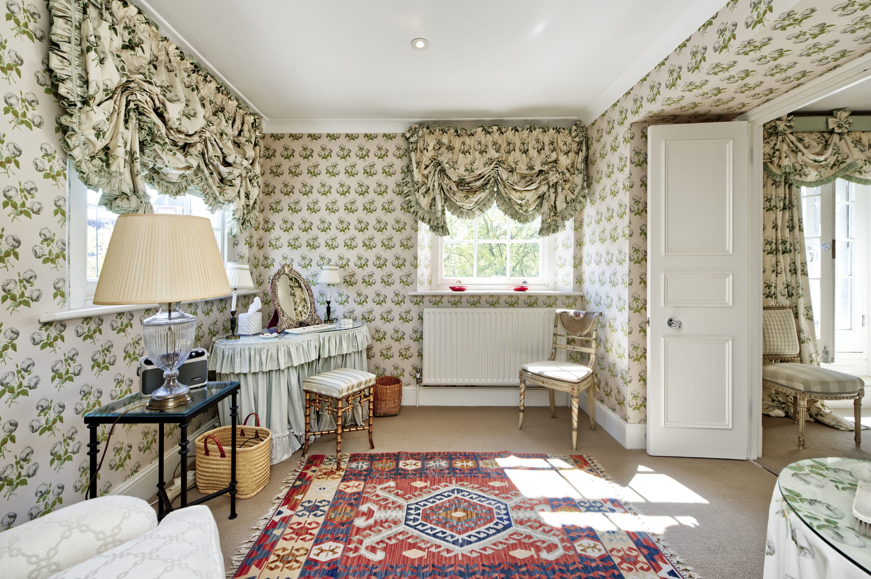 Beautiful & Spacious, 2 Bed in South Kensington in Onslow Square 38 SW7 3NS - Property image 6 - VivreStays