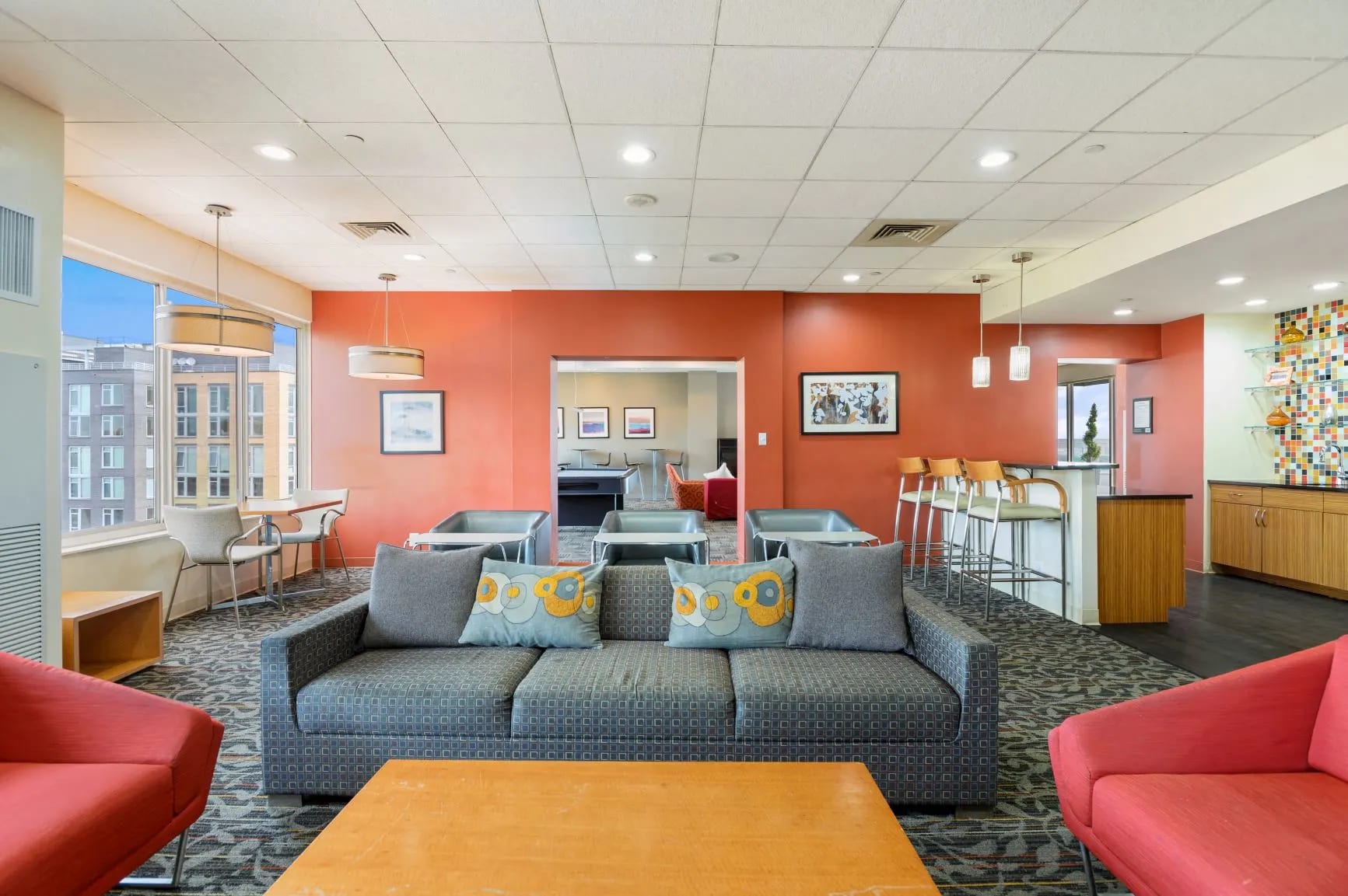 Arlington Gem: Stylish Apt |Pool & Gym
