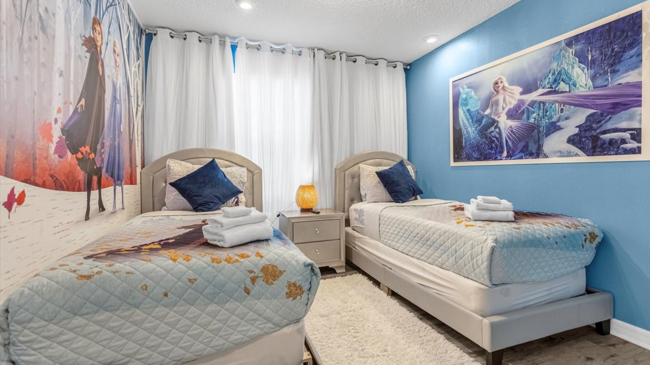 7BR Family Fun Estate Arcade Room Private Room | Photo 20