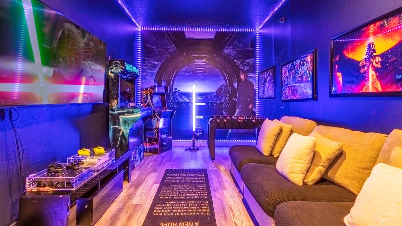 7BR Family Fun Estate Arcade Room Private Room | Photo 2
