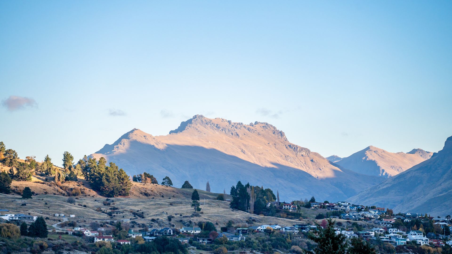 Experience wonderful mountain views from our 5 star accommodation, Queenstown