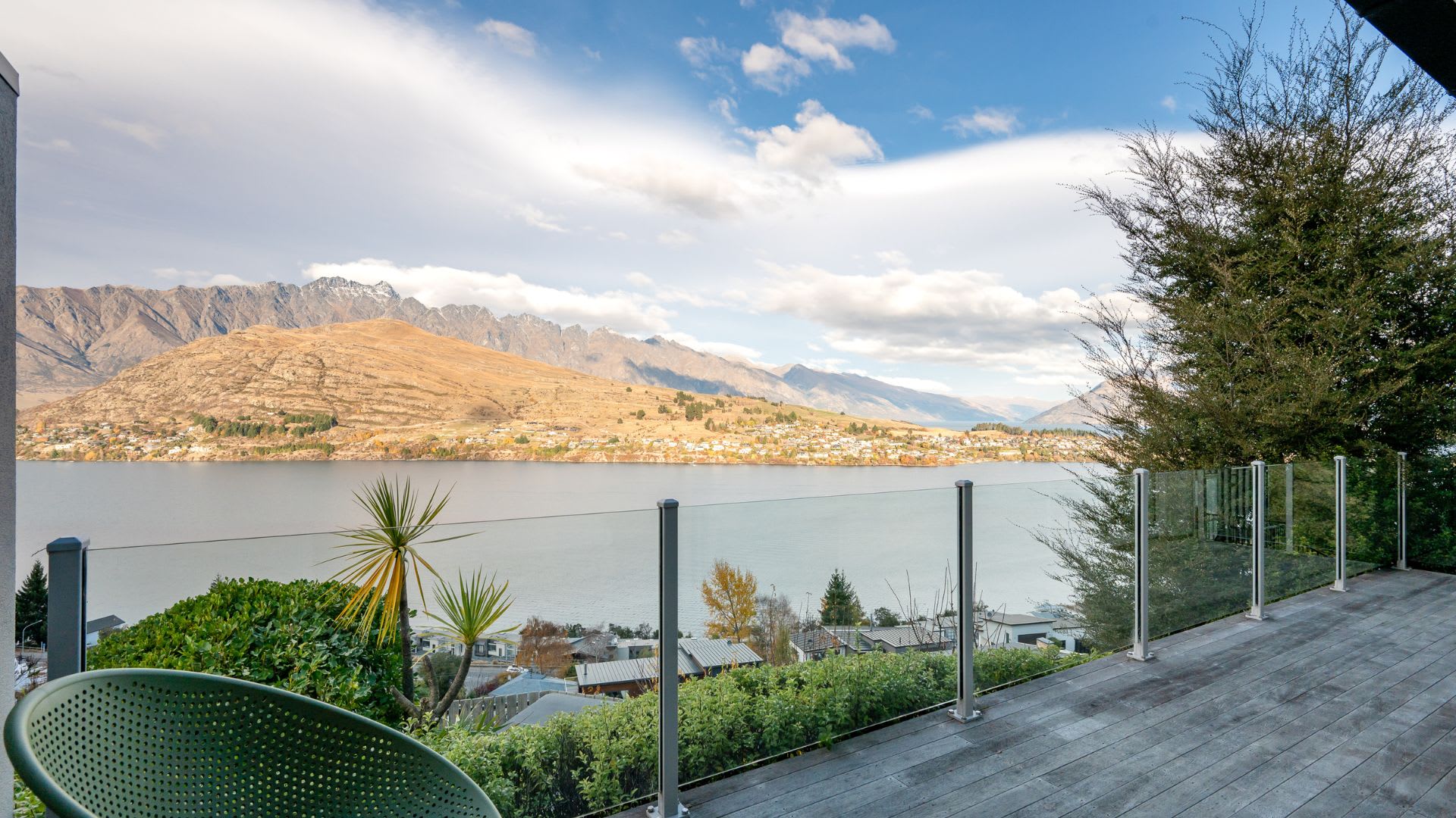 Tranquil downstairs bedroom deck in paradise, Queenstown