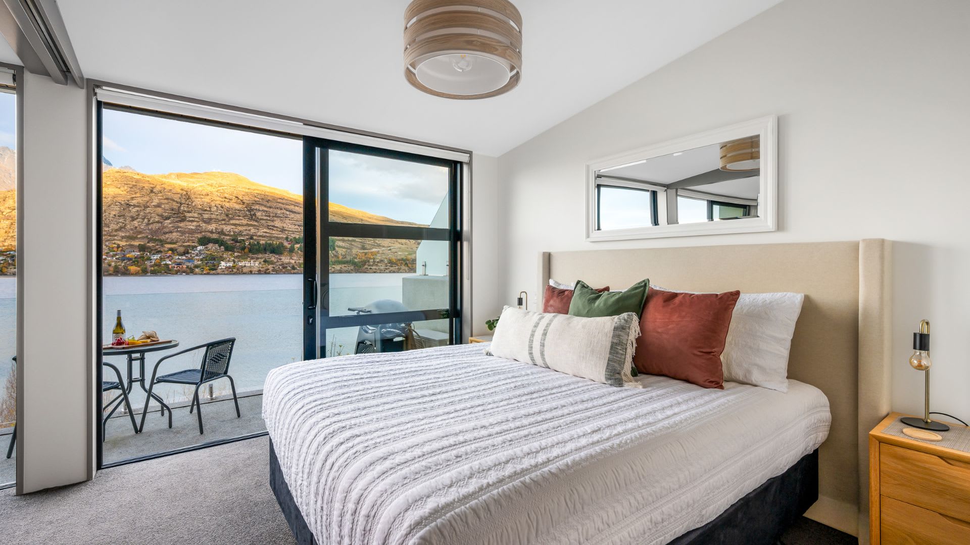 
Experience ultimate comfort in this beautifully appointed bedroom featuring a luxurious super king bed dressed in premium sheets and towels, offering breathtaking views of the lake and mountains for a serene escape.