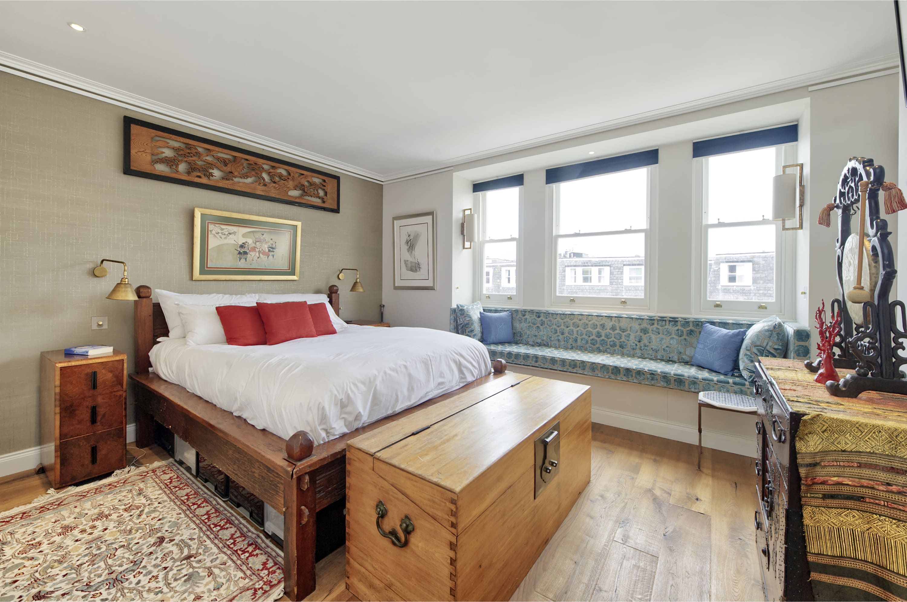 View Stunning 2 bedroom apartment in Little Venice West London in Randolph Crescent W9 1DR Stunning 2 bedroom apartment in Little Venice West London in Randolph Crescent W9 1DR - Property image 2 - VivreStays