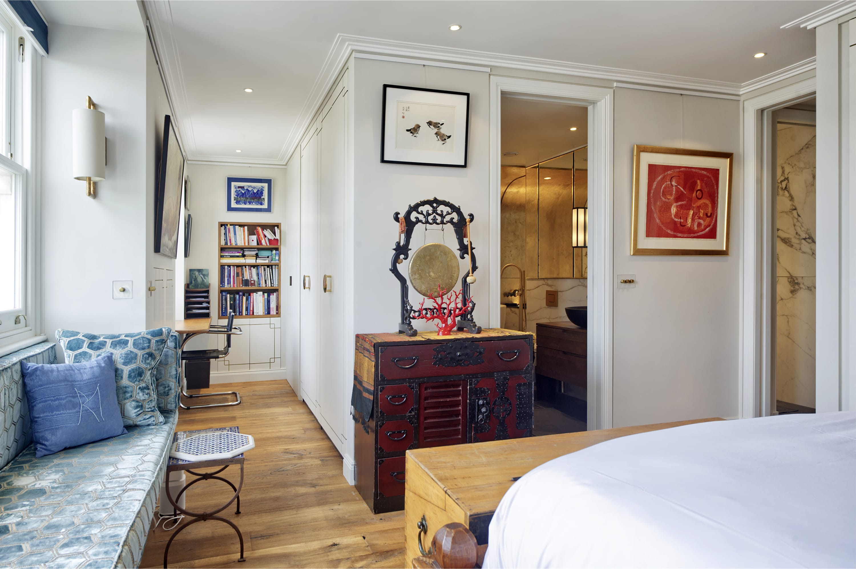 View Stunning 2 bedroom apartment in Little Venice West London in Randolph Crescent W9 1DR Stunning 2 bedroom apartment in Little Venice West London in Randolph Crescent W9 1DR - Property image 4 - VivreStays