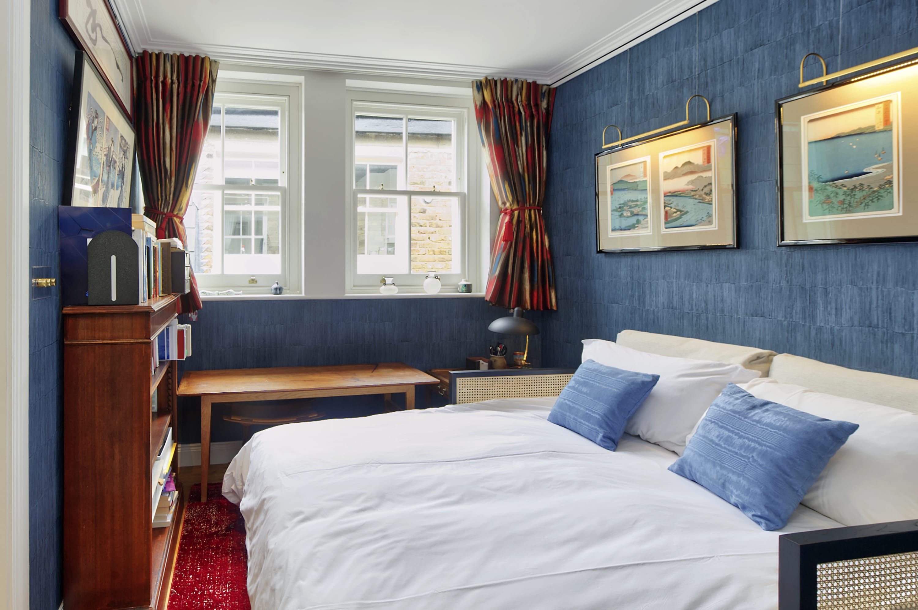 View Stunning 2 bedroom apartment in Little Venice West London in Randolph Crescent W9 1DR Stunning 2 bedroom apartment in Little Venice West London in Randolph Crescent W9 1DR - Property image 9 - VivreStays