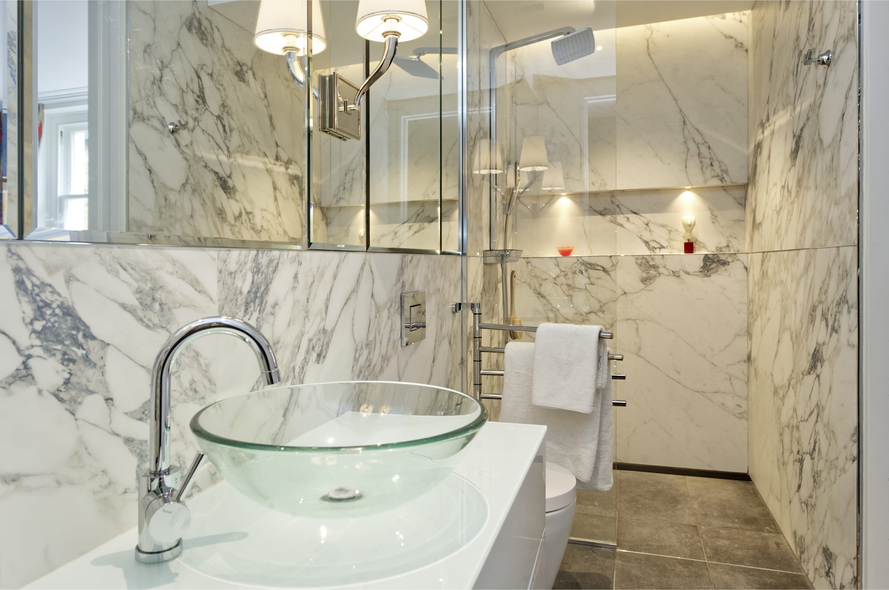 View Stunning 2 bedroom apartment in Little Venice West London in Randolph Crescent W9 1DR Stunning 2 bedroom apartment in Little Venice West London in Randolph Crescent W9 1DR - Property image 11 - VivreStays