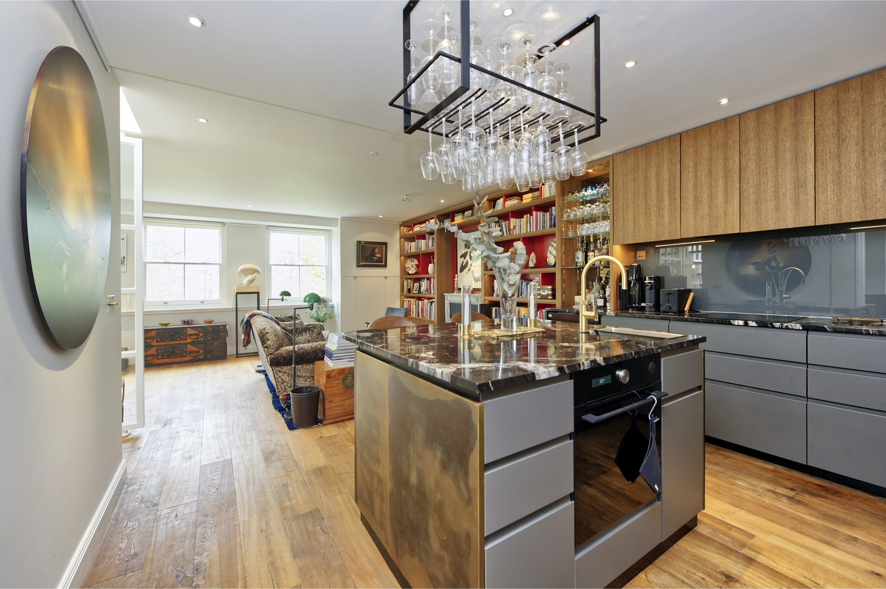 View Stunning 2 bedroom apartment in Little Venice West London in Randolph Crescent W9 1DR Stunning 2 bedroom apartment in Little Venice West London in Randolph Crescent W9 1DR - Property image 16 - VivreStays