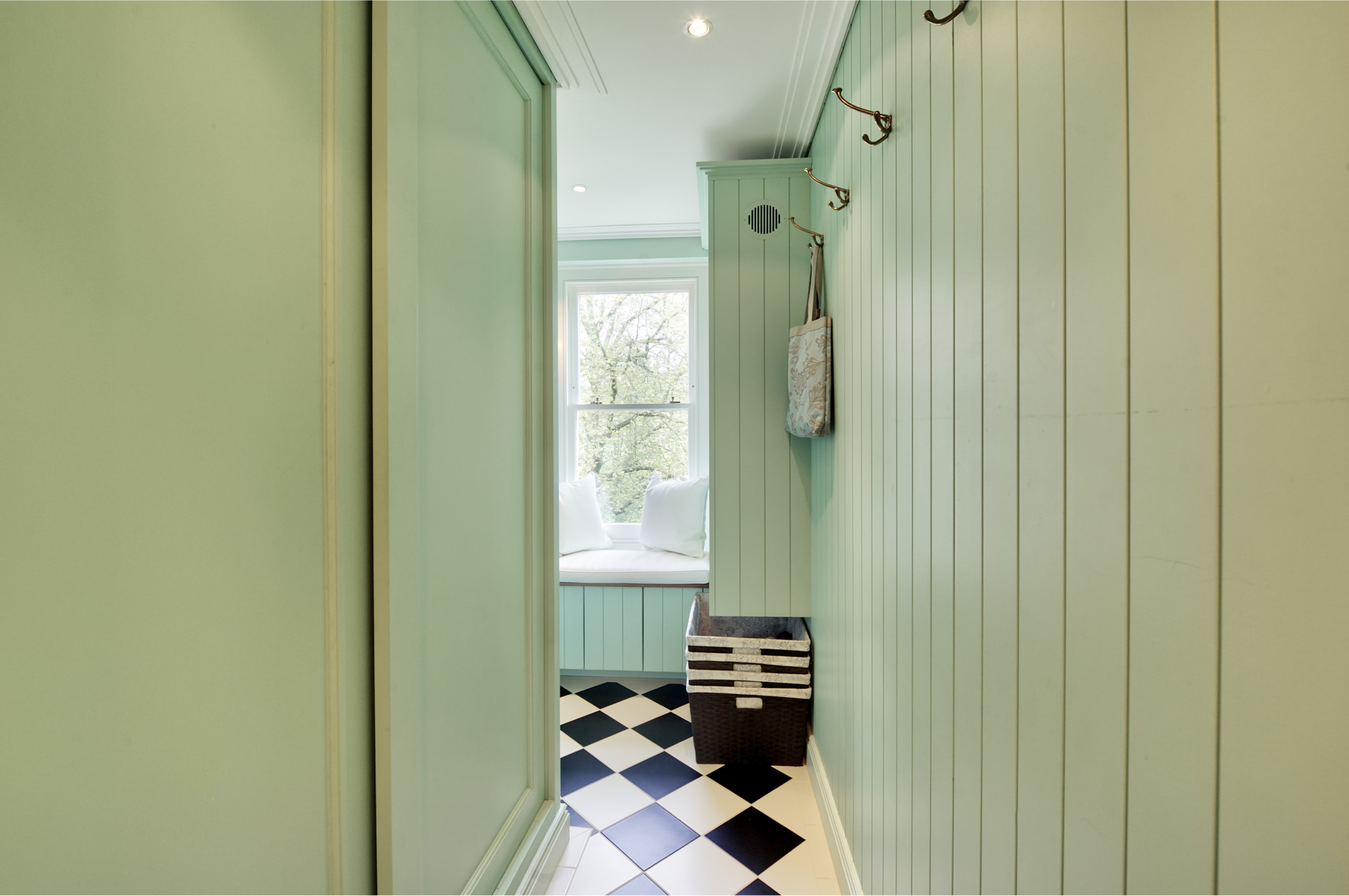 View Stunning 2 bedroom apartment in Little Venice West London in Randolph Crescent W9 1DR Stunning 2 bedroom apartment in Little Venice West London in Randolph Crescent W9 1DR - Property image 18 - VivreStays
