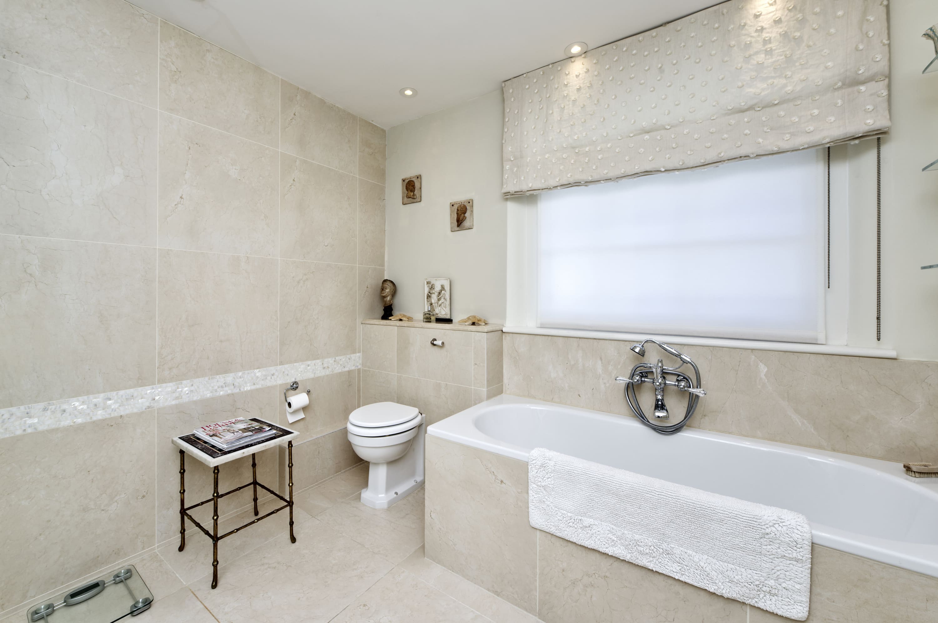 Beautiful & Spacious, 2 Bed in South Kensington in Onslow Square 38 SW7 3NS - Property image 13 - VivreStays